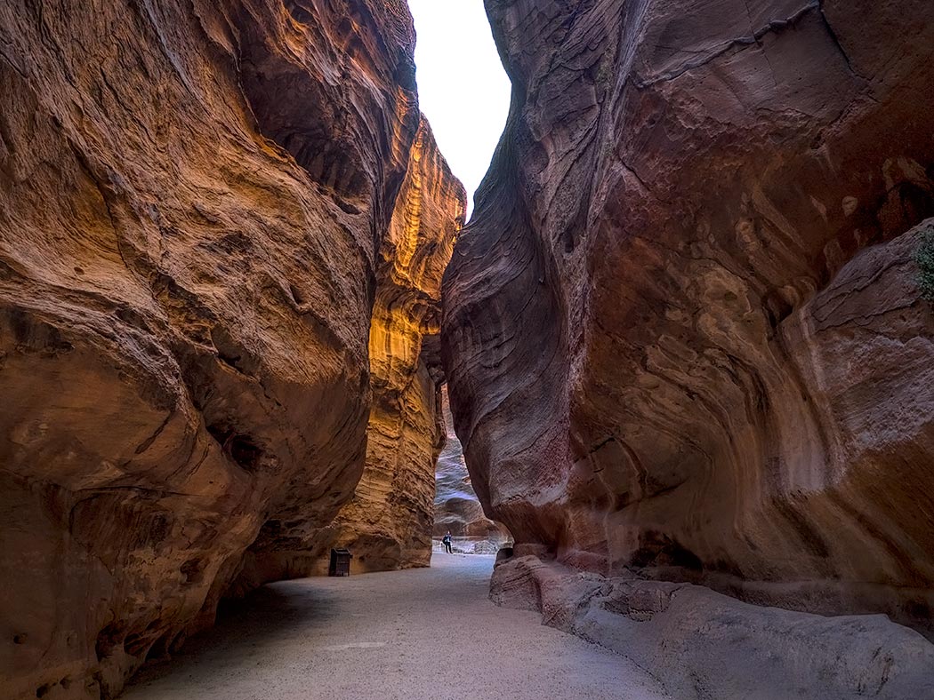 Jordan-Petra-Archaeological-Park-The-Siq